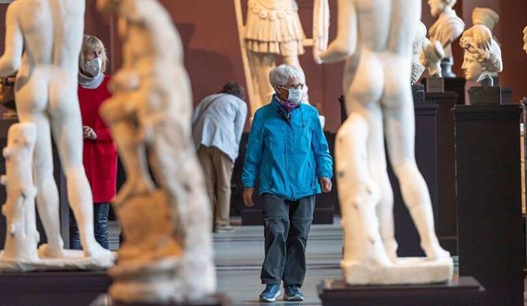 Αγάλματα σε μουσείο