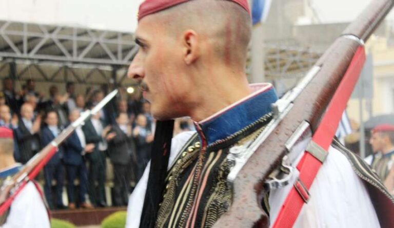 Εύζωνοι παρέλαση